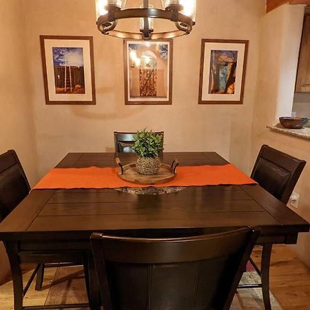 Magical Santa Fe Stay, Minutes From Town Square, Sleeps 4, Includes Free Parking And Outdoor Hot Tub! المظهر الخارجي الصورة