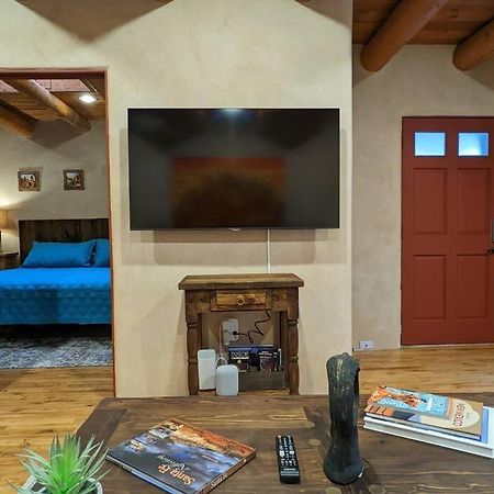 Magical Santa Fe Stay, Minutes From Town Square, Sleeps 4, Includes Free Parking And Outdoor Hot Tub! المظهر الخارجي الصورة