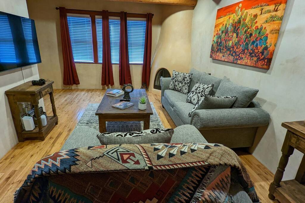Magical Santa Fe Stay, Minutes From Town Square, Sleeps 4, Includes Free Parking And Outdoor Hot Tub! المظهر الخارجي الصورة