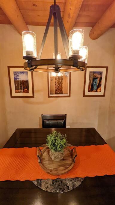 Magical Santa Fe Stay, Minutes From Town Square, Sleeps 4, Includes Free Parking And Outdoor Hot Tub! المظهر الخارجي الصورة