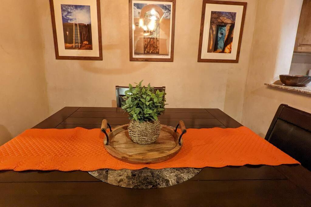 Magical Santa Fe Stay, Minutes From Town Square, Sleeps 4, Includes Free Parking And Outdoor Hot Tub! المظهر الخارجي الصورة