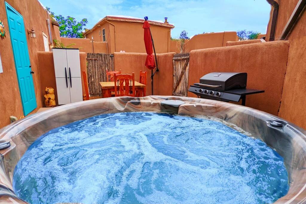 Magical Santa Fe Stay, Minutes From Town Square, Sleeps 4, Includes Free Parking And Outdoor Hot Tub! المظهر الخارجي الصورة