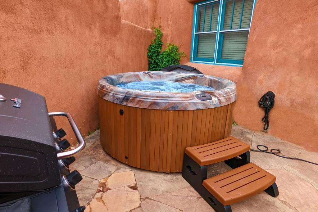 Magical Santa Fe Stay, Minutes From Town Square, Sleeps 4, Includes Free Parking And Outdoor Hot Tub! المظهر الخارجي الصورة