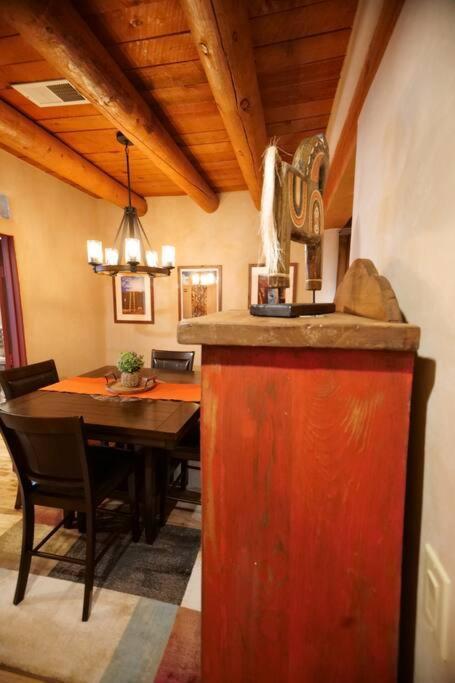 Magical Santa Fe Stay, Minutes From Town Square, Sleeps 4, Includes Free Parking And Outdoor Hot Tub! المظهر الخارجي الصورة