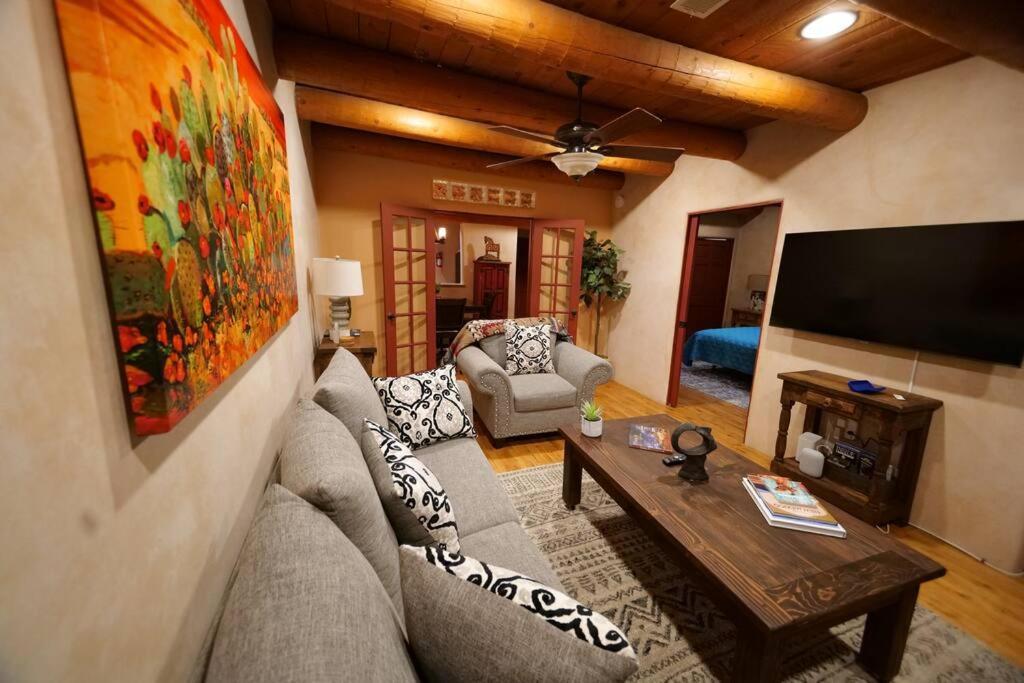 Magical Santa Fe Stay, Minutes From Town Square, Sleeps 4, Includes Free Parking And Outdoor Hot Tub! المظهر الخارجي الصورة