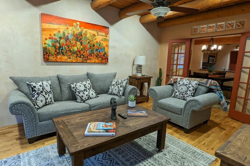 Magical Santa Fe Stay, Minutes From Town Square, Sleeps 4, Includes Free Parking And Outdoor Hot Tub! المظهر الخارجي الصورة