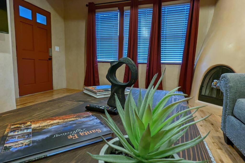 Magical Santa Fe Stay, Minutes From Town Square, Sleeps 4, Includes Free Parking And Outdoor Hot Tub! المظهر الخارجي الصورة