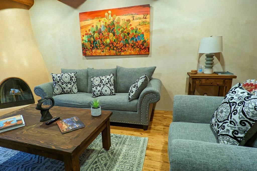 Magical Santa Fe Stay, Minutes From Town Square, Sleeps 4, Includes Free Parking And Outdoor Hot Tub! المظهر الخارجي الصورة