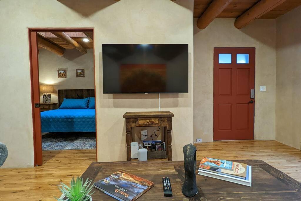 Magical Santa Fe Stay, Minutes From Town Square, Sleeps 4, Includes Free Parking And Outdoor Hot Tub! المظهر الخارجي الصورة