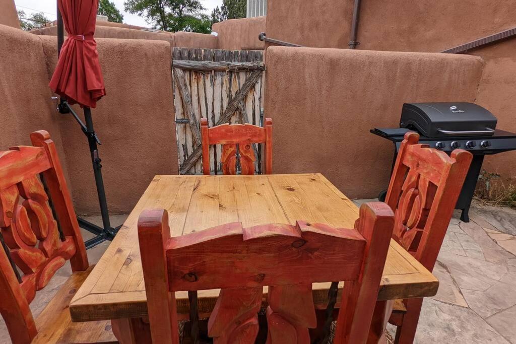 Magical Santa Fe Stay, Minutes From Town Square, Sleeps 4, Includes Free Parking And Outdoor Hot Tub! المظهر الخارجي الصورة