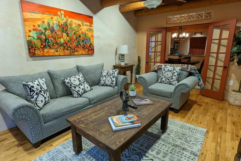 Magical Santa Fe Stay, Minutes From Town Square, Sleeps 4, Includes Free Parking And Outdoor Hot Tub! المظهر الخارجي الصورة