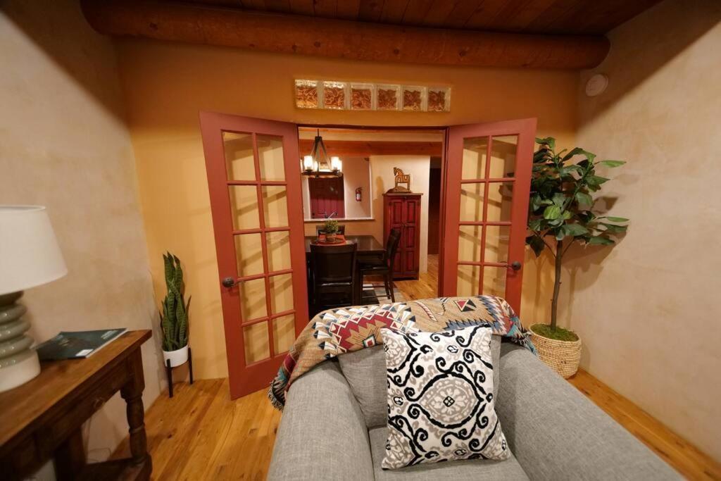 Magical Santa Fe Stay, Minutes From Town Square, Sleeps 4, Includes Free Parking And Outdoor Hot Tub! المظهر الخارجي الصورة