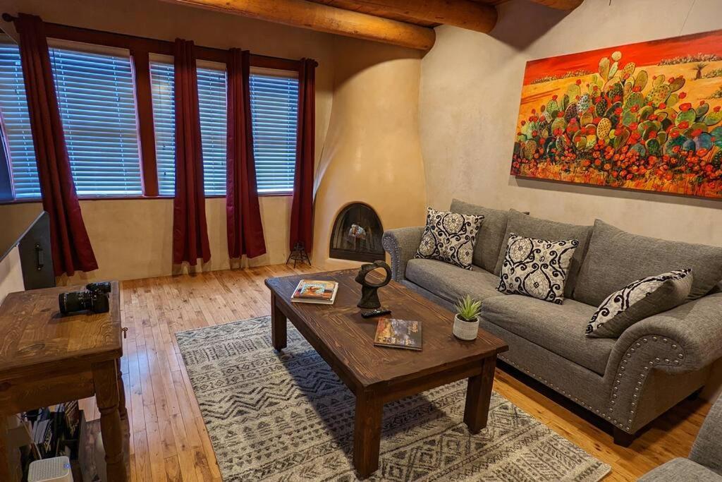 Magical Santa Fe Stay, Minutes From Town Square, Sleeps 4, Includes Free Parking And Outdoor Hot Tub! المظهر الخارجي الصورة