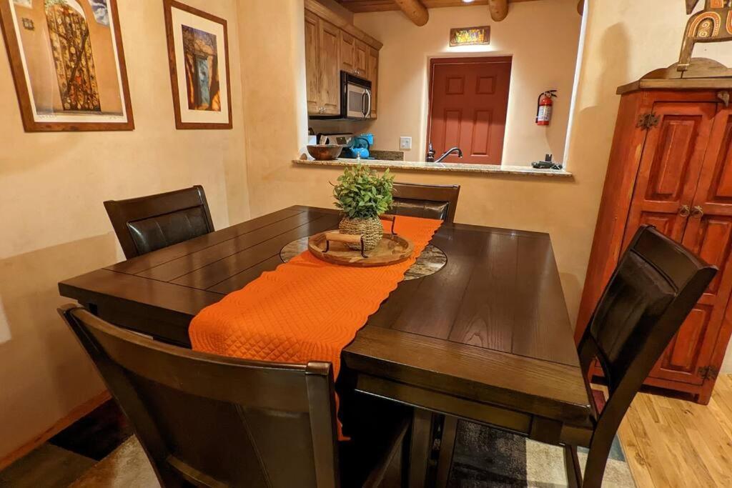 Magical Santa Fe Stay, Minutes From Town Square, Sleeps 4, Includes Free Parking And Outdoor Hot Tub! المظهر الخارجي الصورة