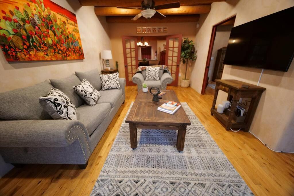 Magical Santa Fe Stay, Minutes From Town Square, Sleeps 4, Includes Free Parking And Outdoor Hot Tub! المظهر الخارجي الصورة