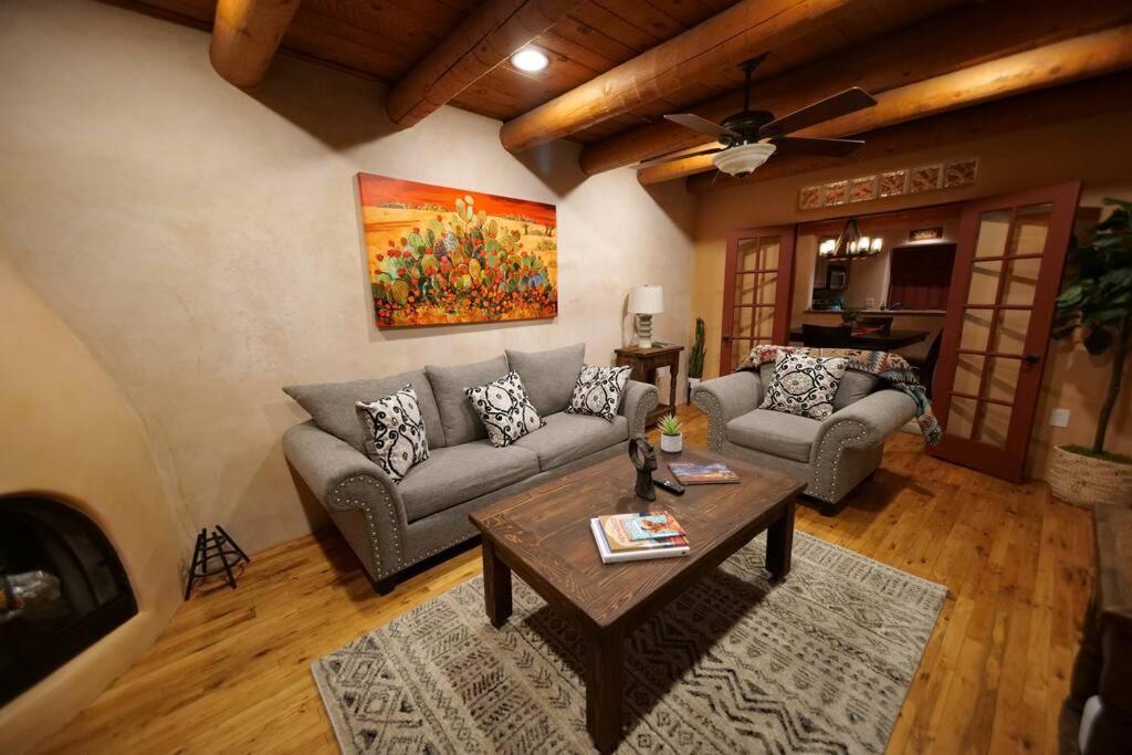 Magical Santa Fe Stay, Minutes From Town Square, Sleeps 4, Includes Free Parking And Outdoor Hot Tub! المظهر الخارجي الصورة