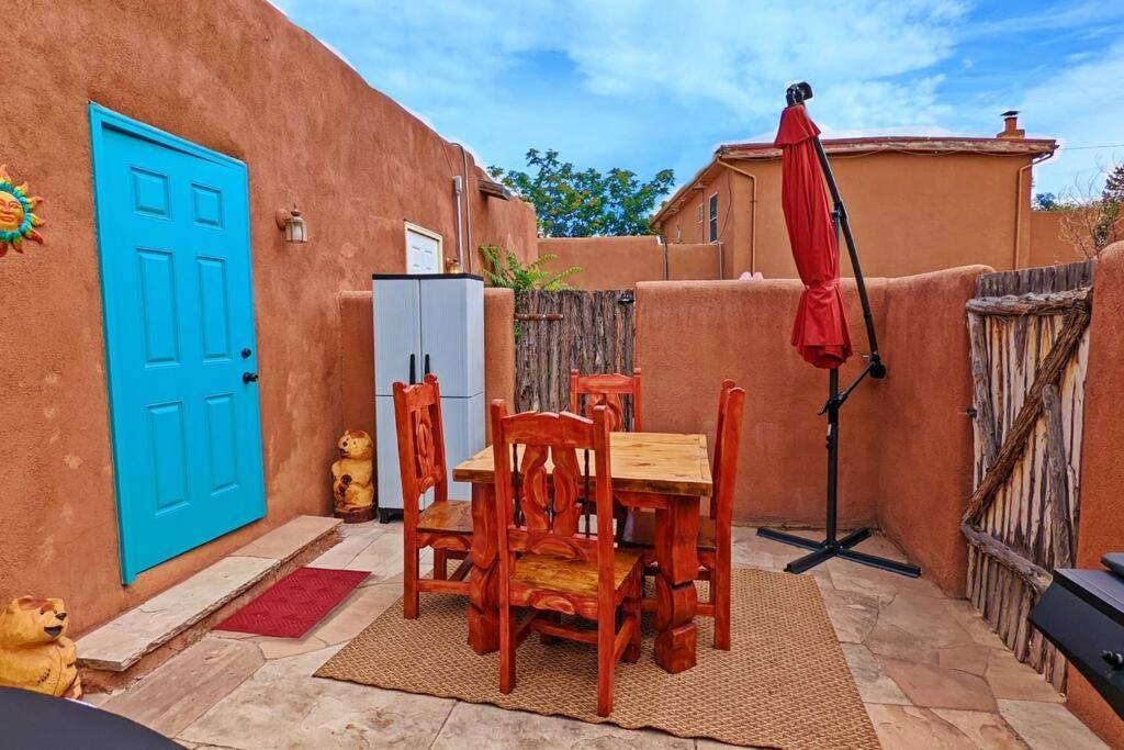 Magical Santa Fe Stay, Minutes From Town Square, Sleeps 4, Includes Free Parking And Outdoor Hot Tub! المظهر الخارجي الصورة